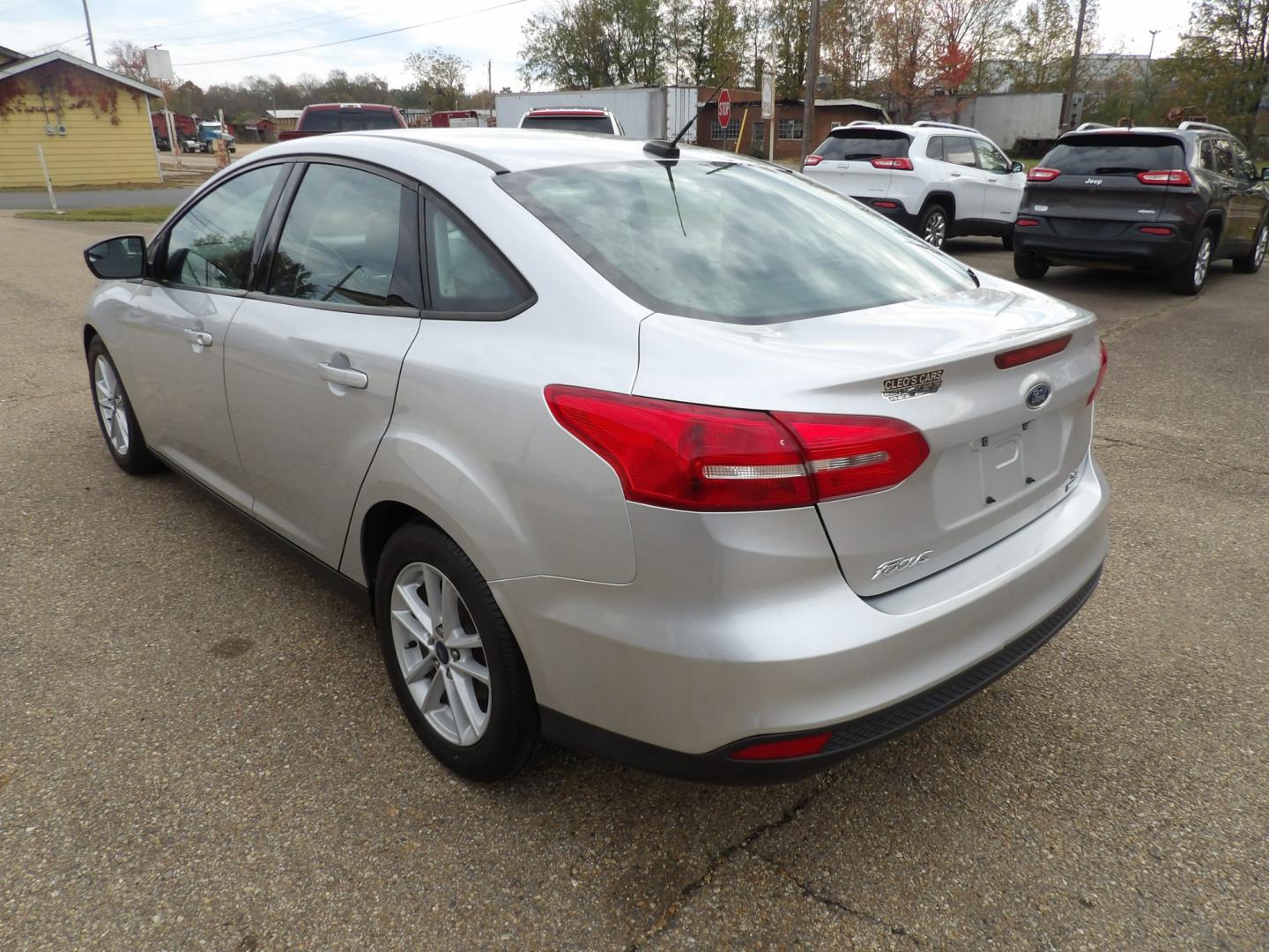 2018 Ingot Silver Metallic /Black Ford Focus SE (1FADP3FE4JL) with an 1.0L engine, automatic transmission, located at 401 First NE, Bearden, AR, 71720, (870) 687-3414, 33.726528, -92.611519 - Photo#2